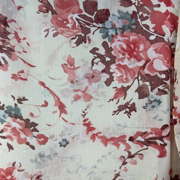 Sundance Feminine Floral Top - Picture 6 of 7